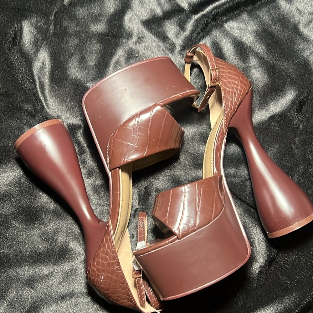 Peep Toe Platform Statement Croc Print Heels - image 4